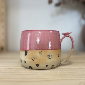 Skodelica roza rožica s srčki cca 3.5 dcl