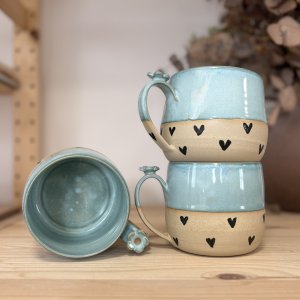 Skodelica modra rožica s srčki cca 3.5 dcl